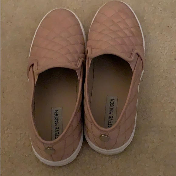 Pink Steve Madden slip ons - Picture 3 of 3